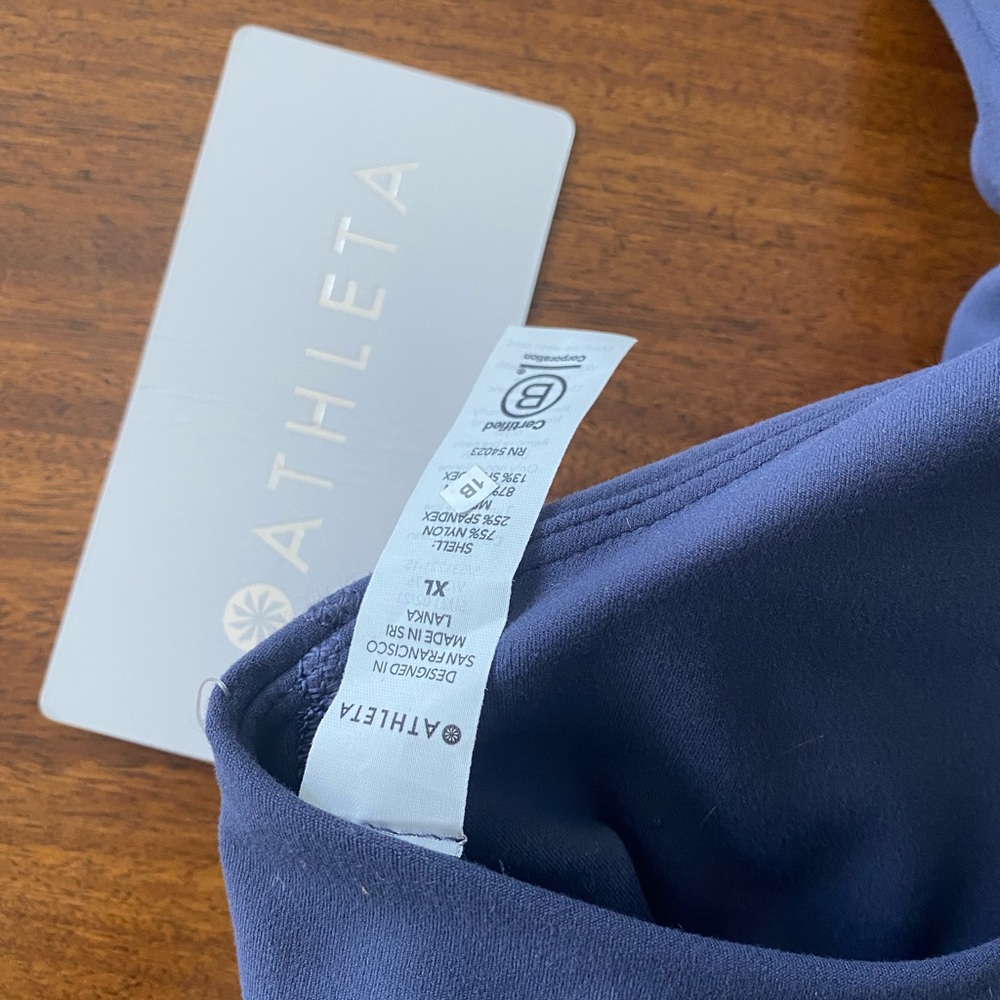 Athleta Conscious Crop - XL - Picture 3 of 4